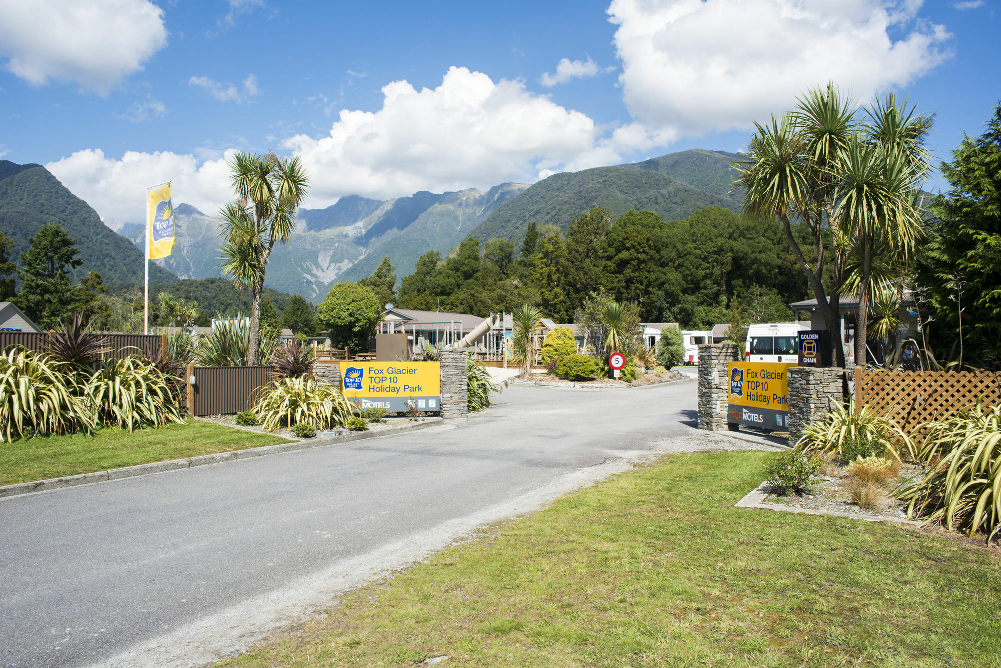 Fox Glacier Top 10 Holiday Park & Motels Экстерьер фото
